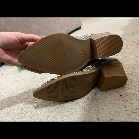 NWOT Universal Thread size 7 snakeskin booties UT - Picture 5 of 5